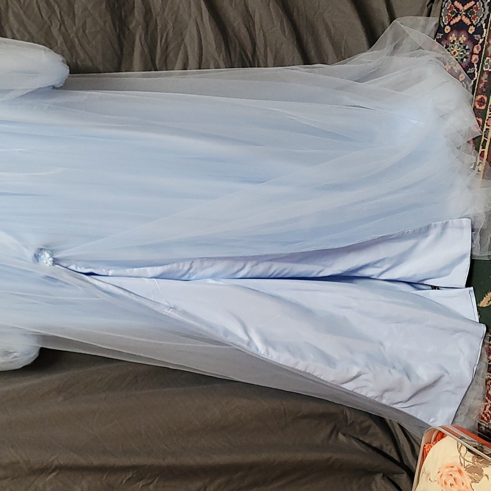 Dress - Picture 5 of 10